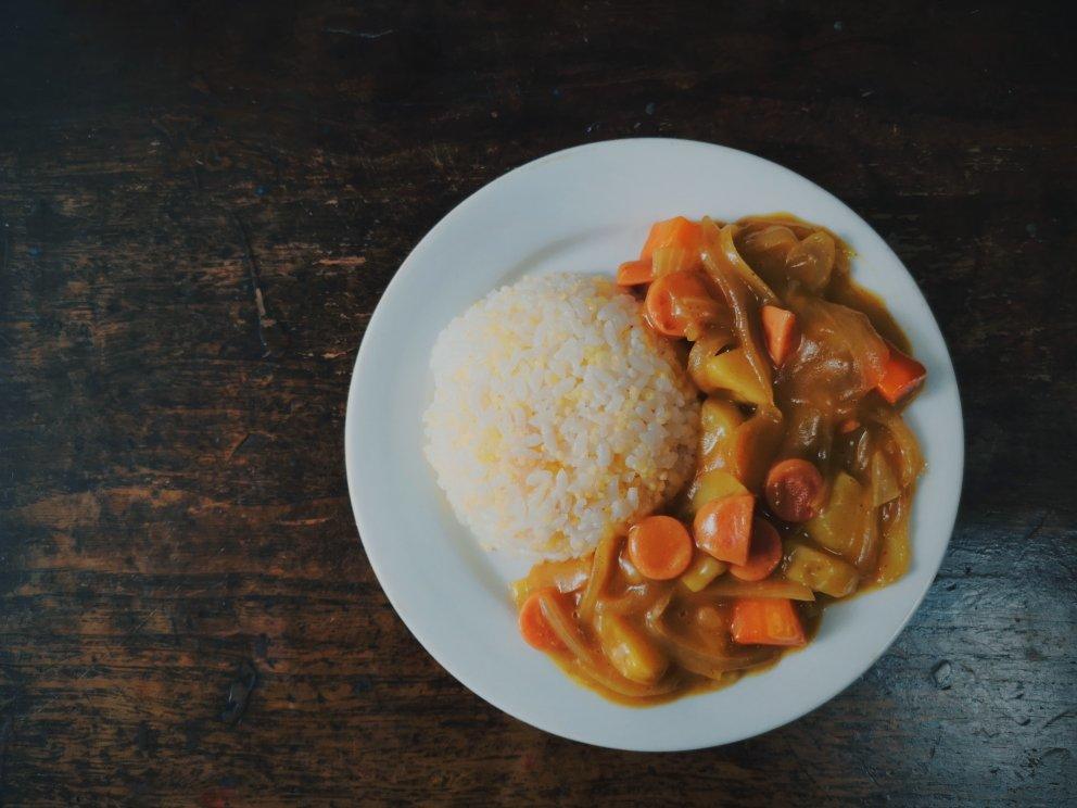 小春小姐做的小香肠咖喱配小米饭