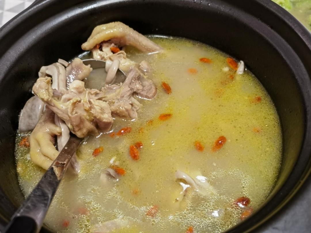 〈胡椒猪肚鸡汤〉，我超级喜欢的味道，欣小厨 😏