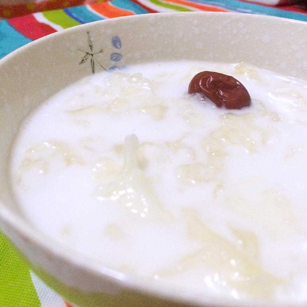 银耳椰汁牛奶羹