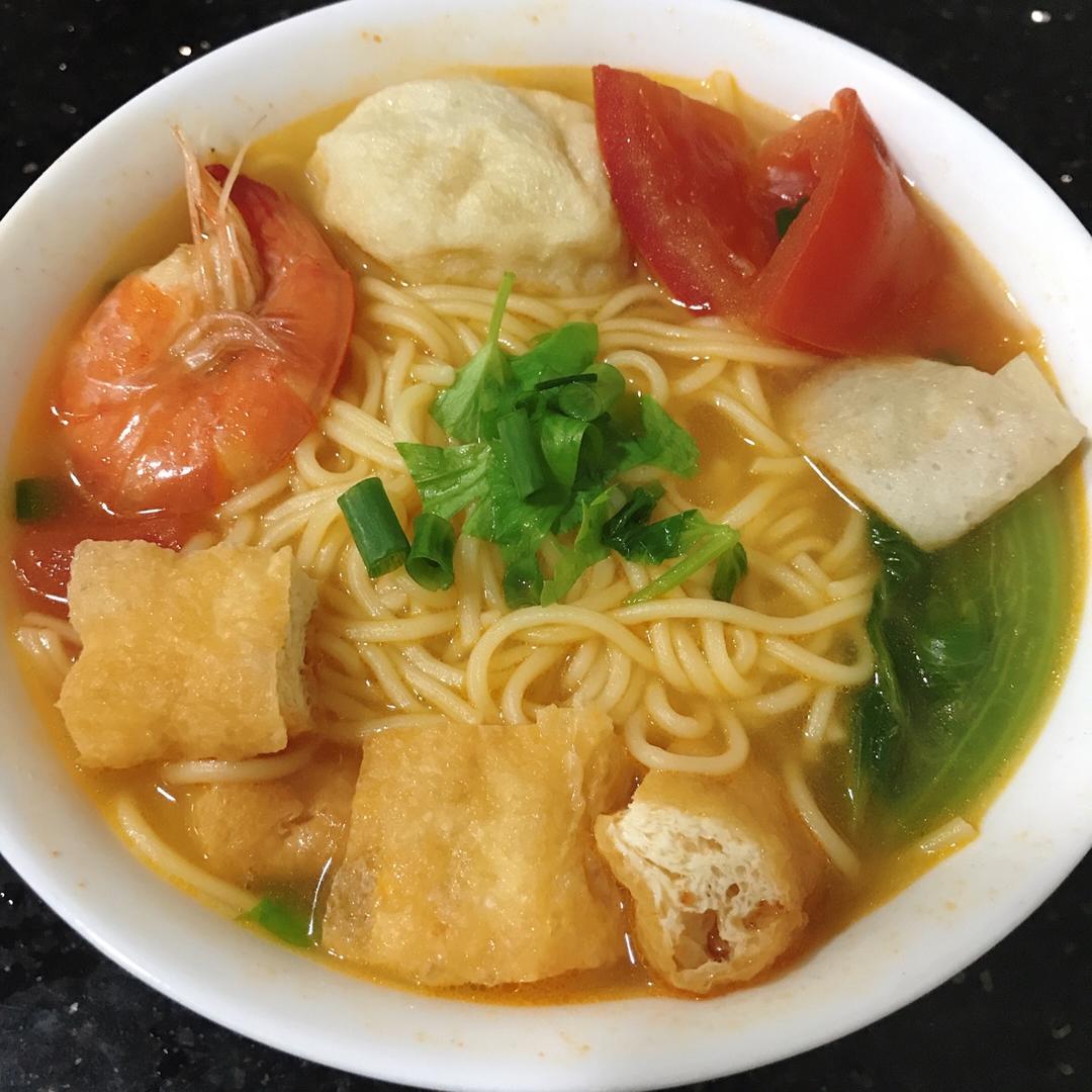 新奇美味的鸡汤冬阴功火锅