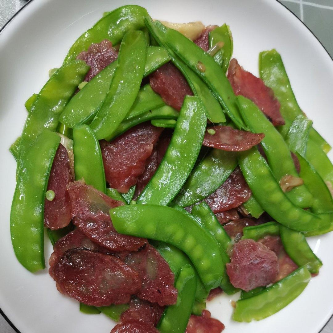 无比简单的荷兰豆炒腊肠，营养又好吃～！