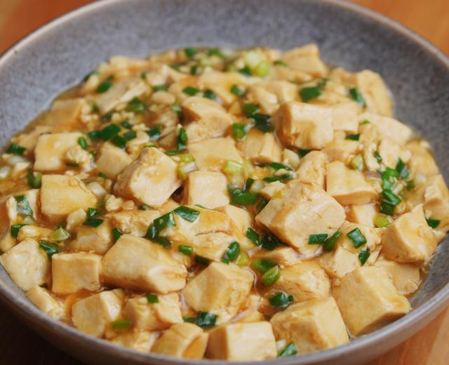 不放肉也超下饭的葱焖豆腐的做法