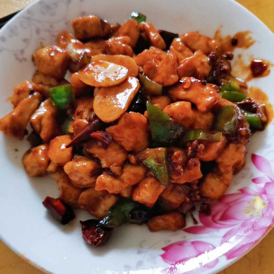 〈宫保鸡丁〉，小时候最爱的菜之一，郫县豆瓣酱版。欣小厨 😉