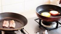 彩椒圈煎蛋培根早餐的做法 步骤6