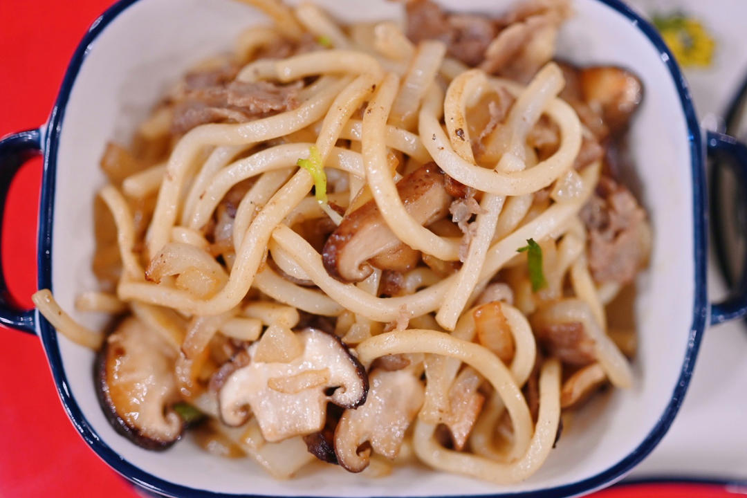 【日式牛肉炒乌冬面】