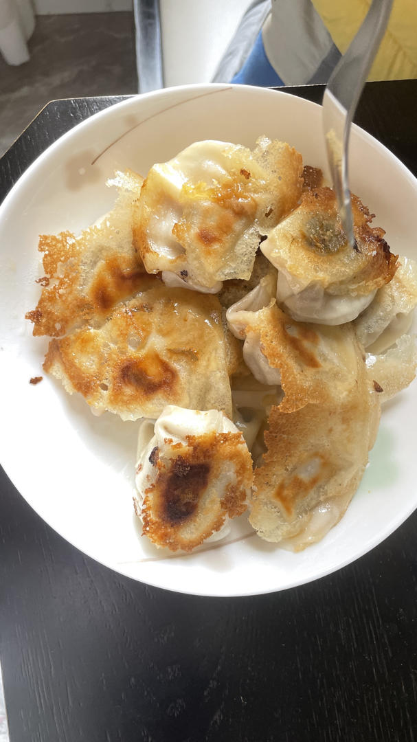 冰箱冷冻水饺做煎饺