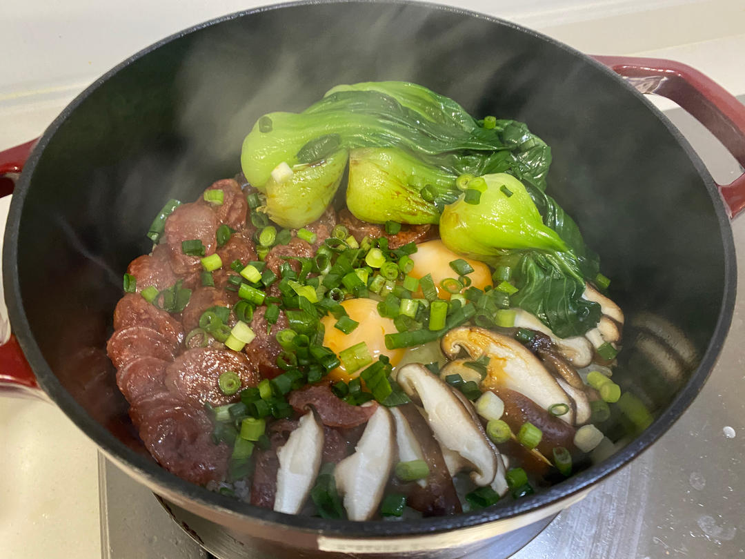 铸铁锅腊肠煲仔饭
