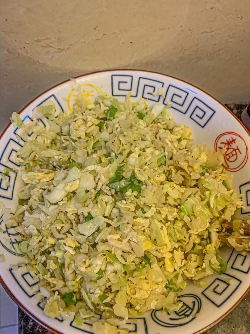 鸡蛋圆白菜素包子