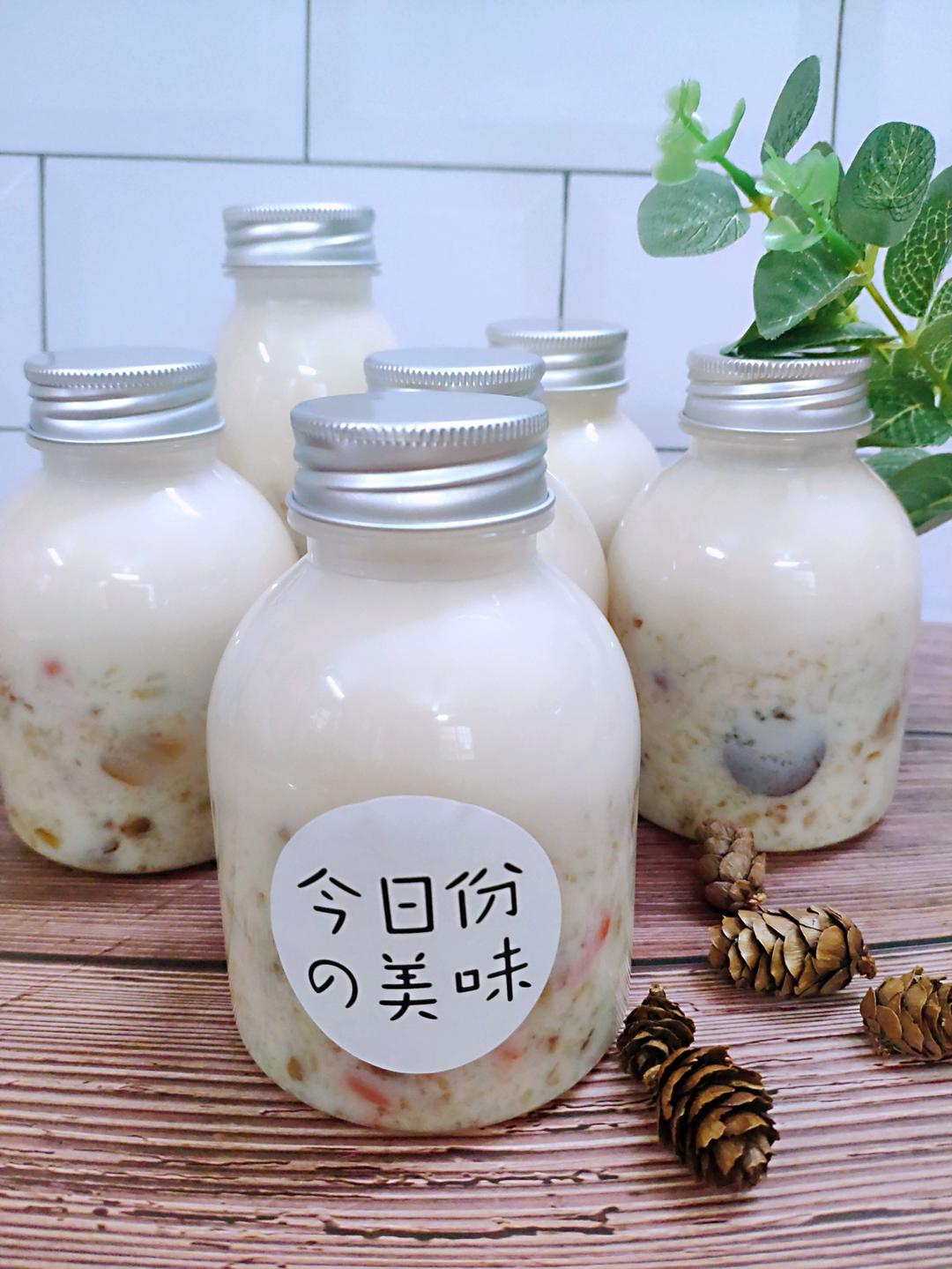 《桃胶皂角米雪燕银耳牛奶羹》据说一碗等于敷30片面膜的功效