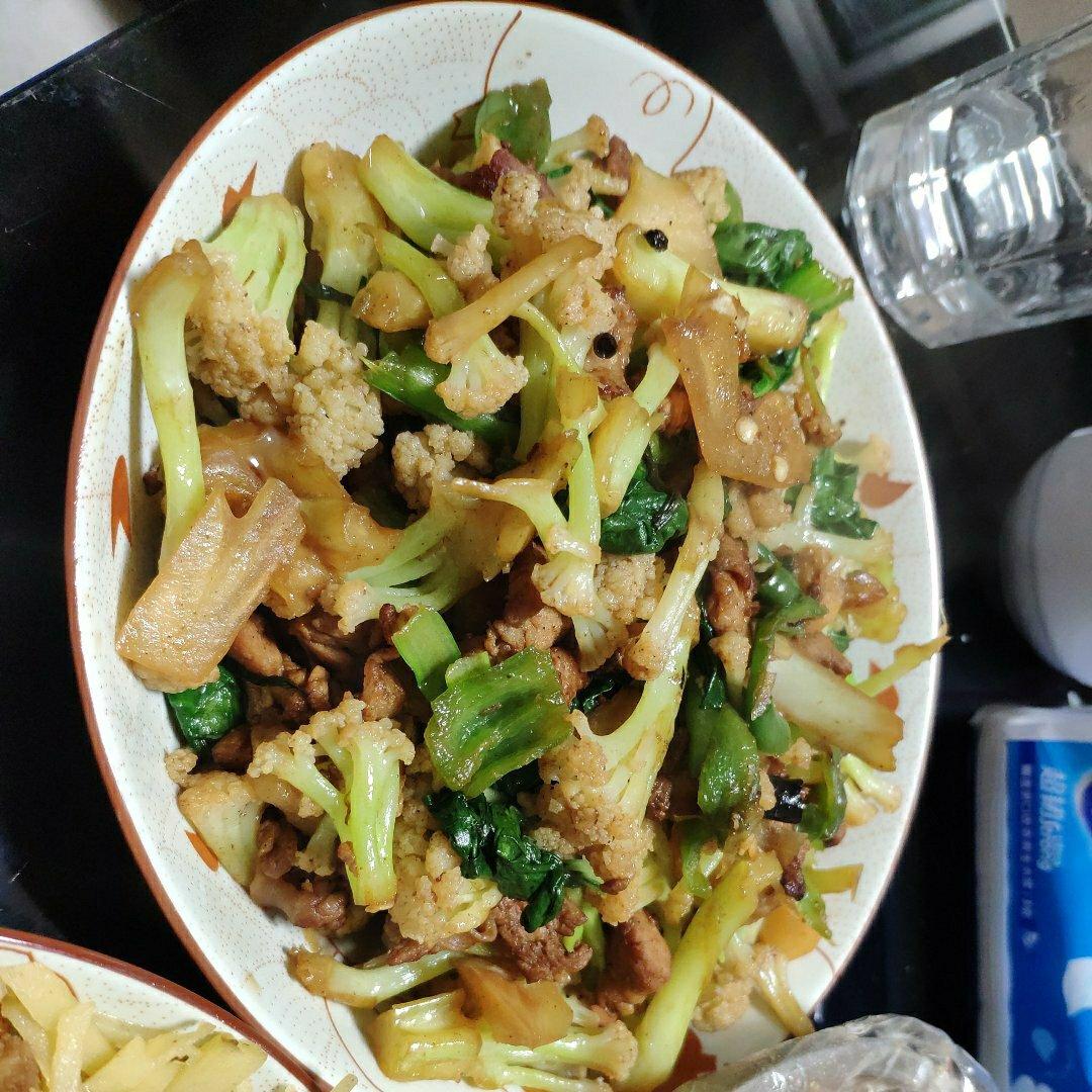 老丁的私房菜-干锅花菜