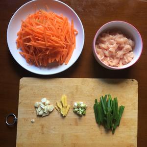 胡萝卜炒鸡丝的做法 步骤4