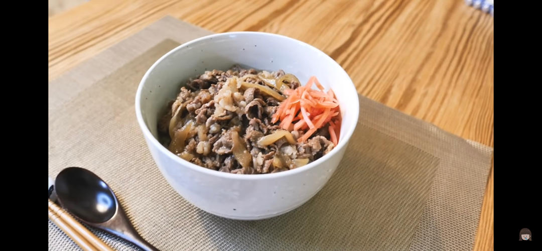 日本女生教你做牛丼（日式牛肉盖饭）的做法