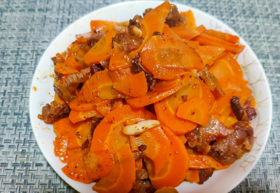 川式香肠炒胡萝卜