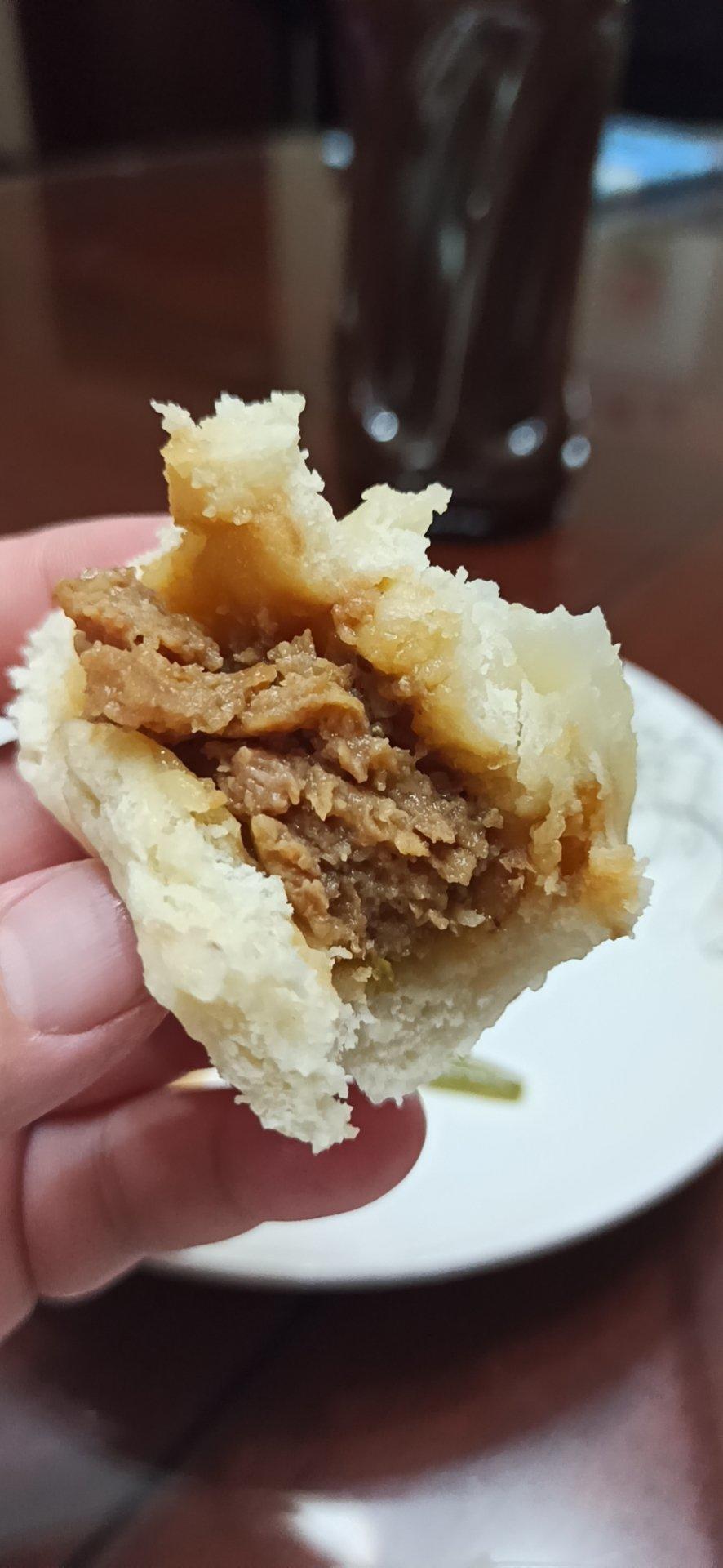 小笼包：一口爆汁！