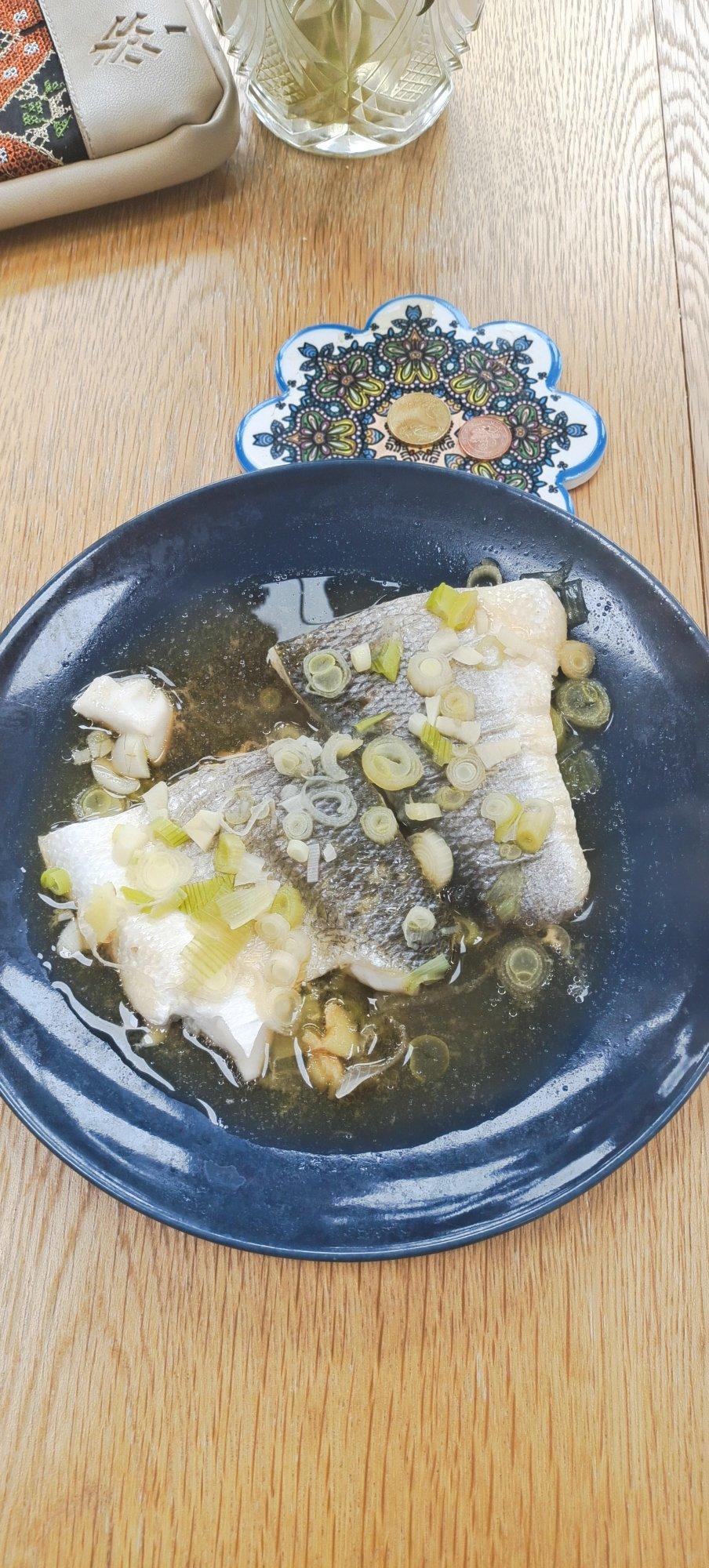 今晚微波炉蒸鱼，不放油超鲜嫩又简单7分钟搞定