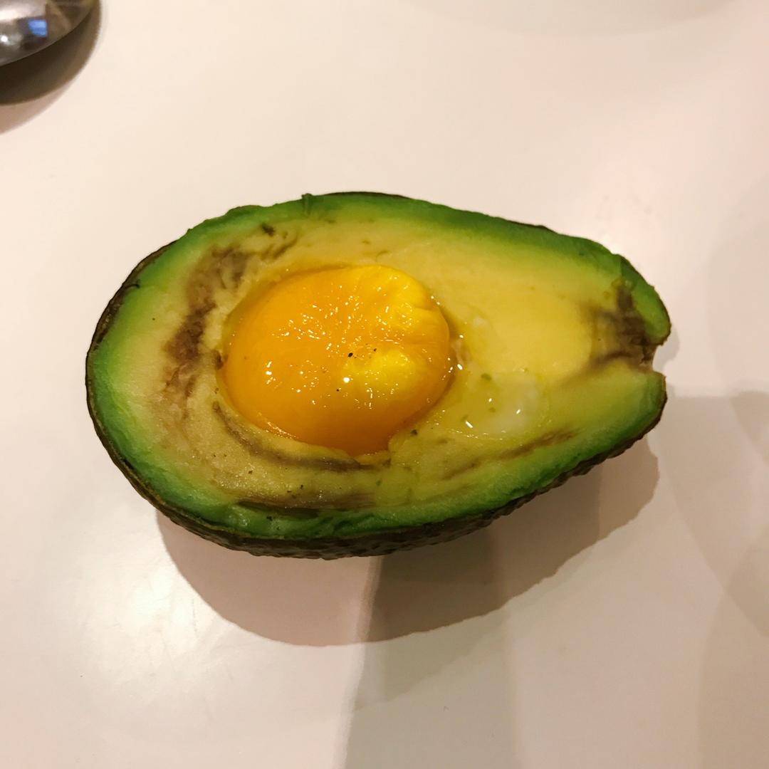牛油果烤蛋