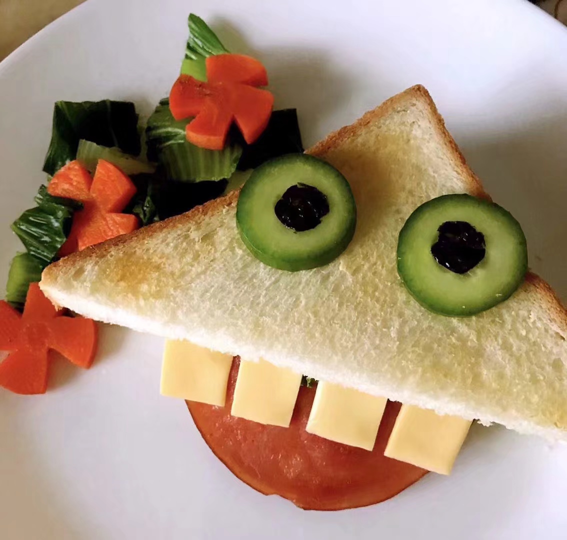儿童创意早餐—大门牙三明治