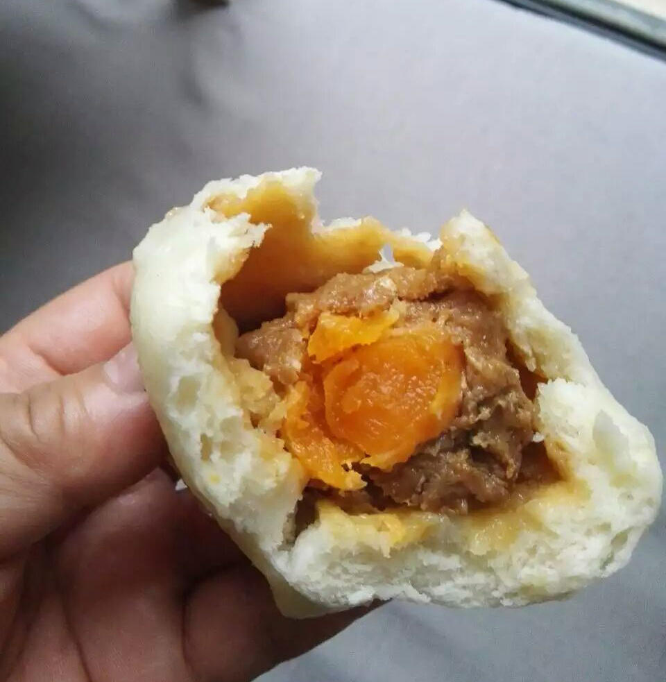 咸蛋黄鲜肉包