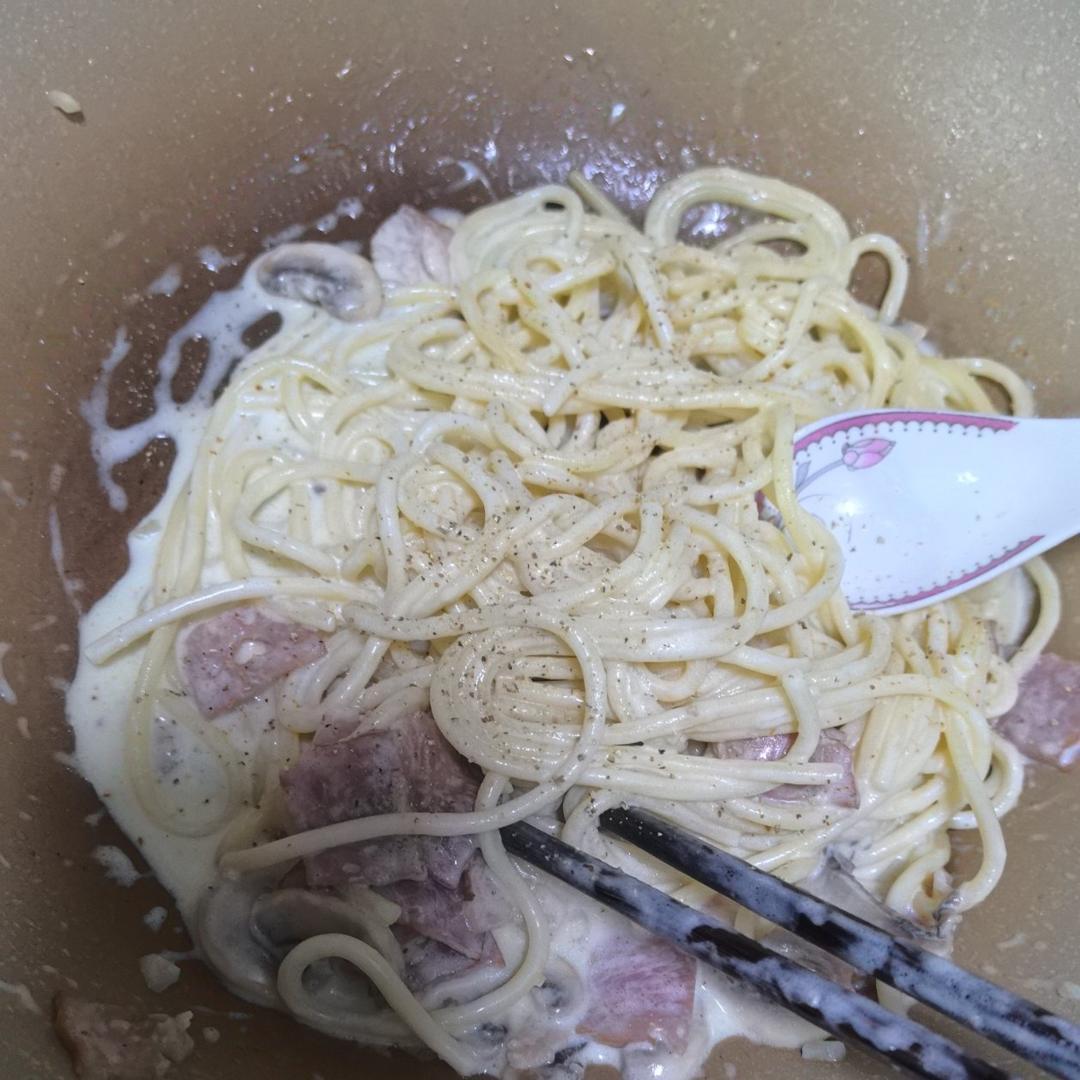 简单快手的奶油蘑菇培根意面