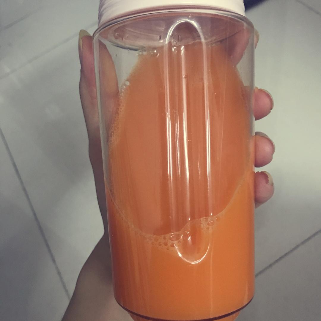 鲜榨胡萝卜汁