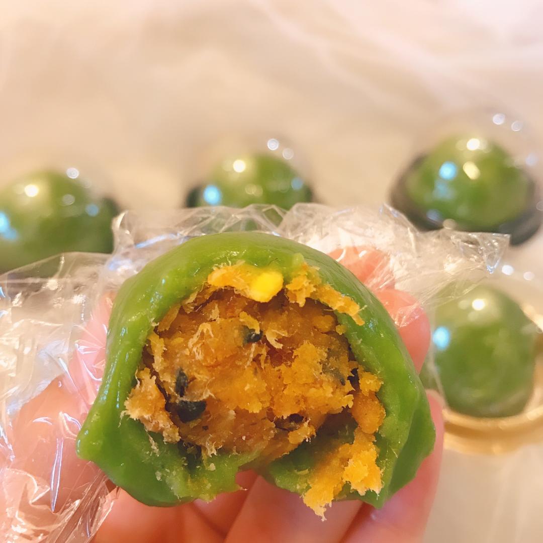 网红青团～～咸蛋黄肉松青团