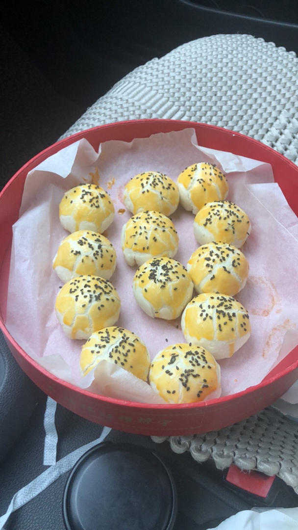 蛋黄酥（超详细步骤，附红豆沙馅做法）