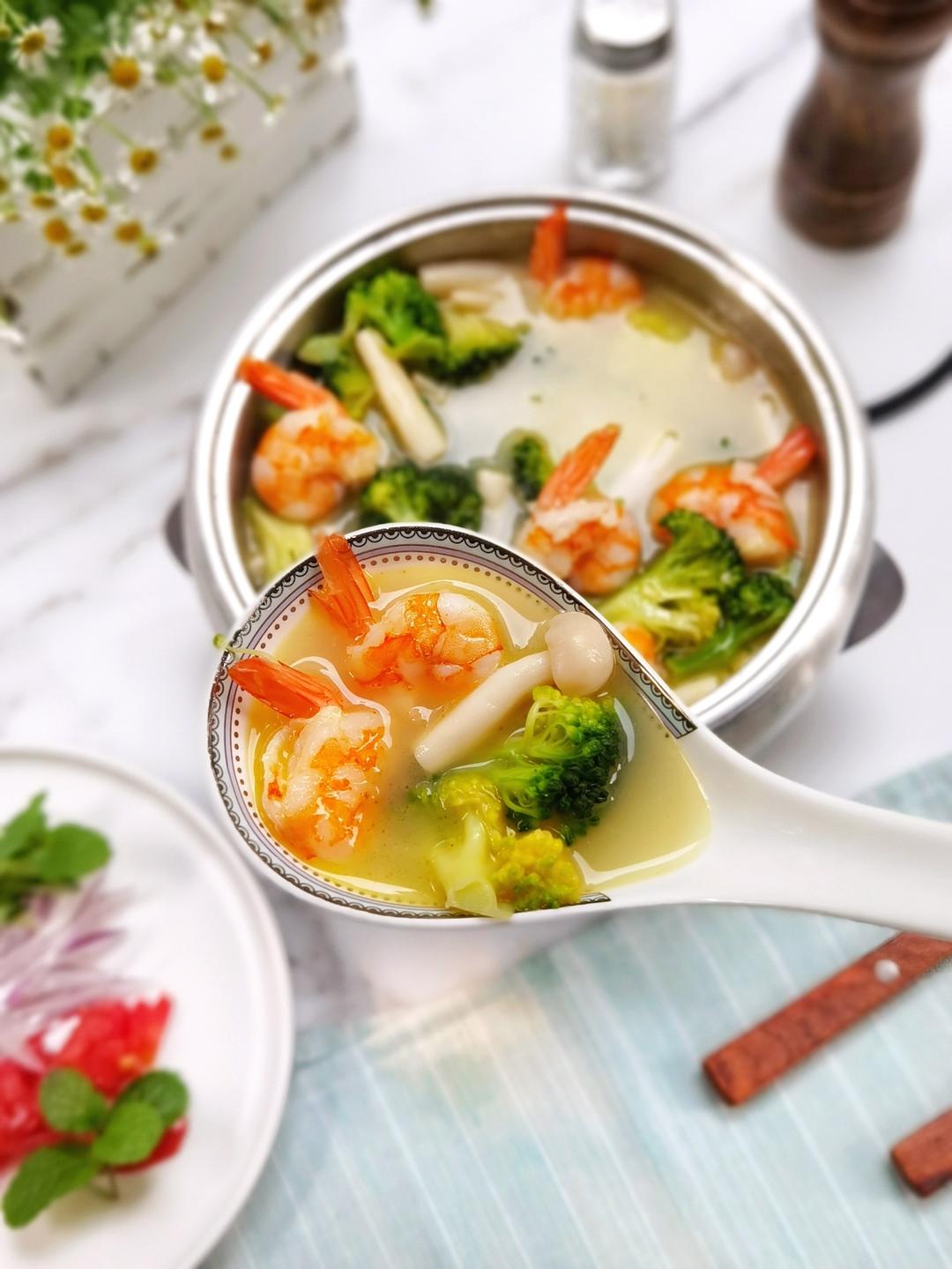 西兰花虾仁菌菇汤