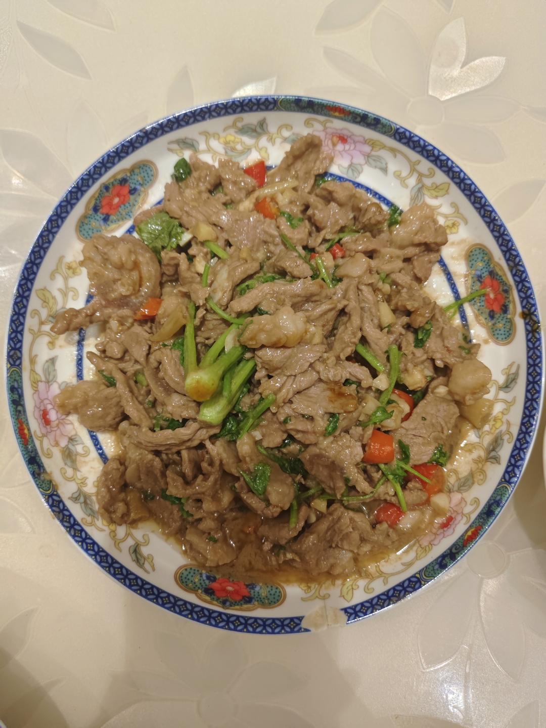 小炒黄牛肉，肉嫩味香！太好吃了简直是米饭杀手！