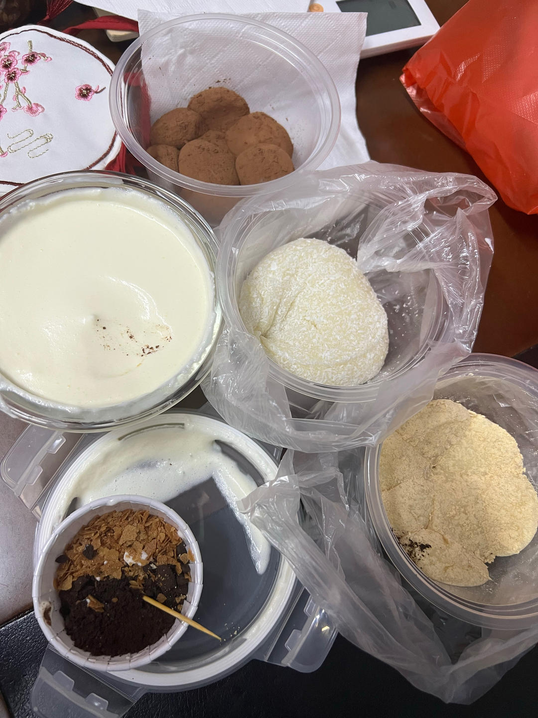 火遍全网的蘸酱麻薯是谁发明的？糯叽叽的口感，配上爱吃的蘸料，一口一个，吃完真的双倍快乐！