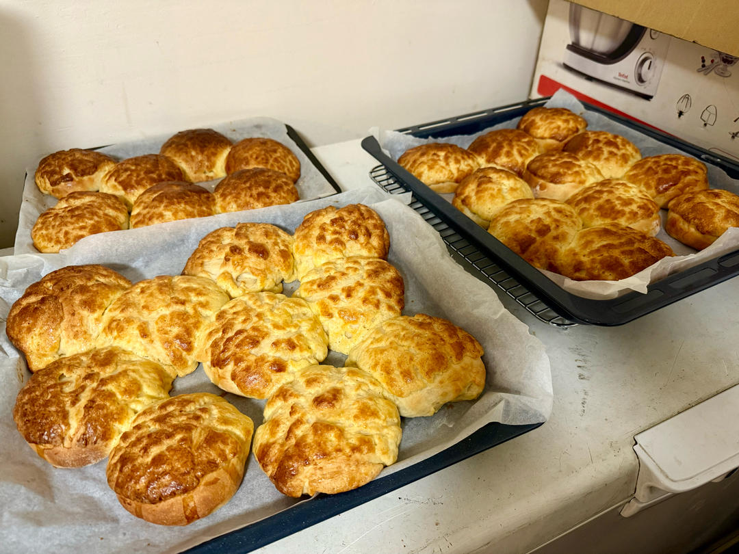 好吃到炸裂的港式菠萝包（附带制作酥皮的小视频）