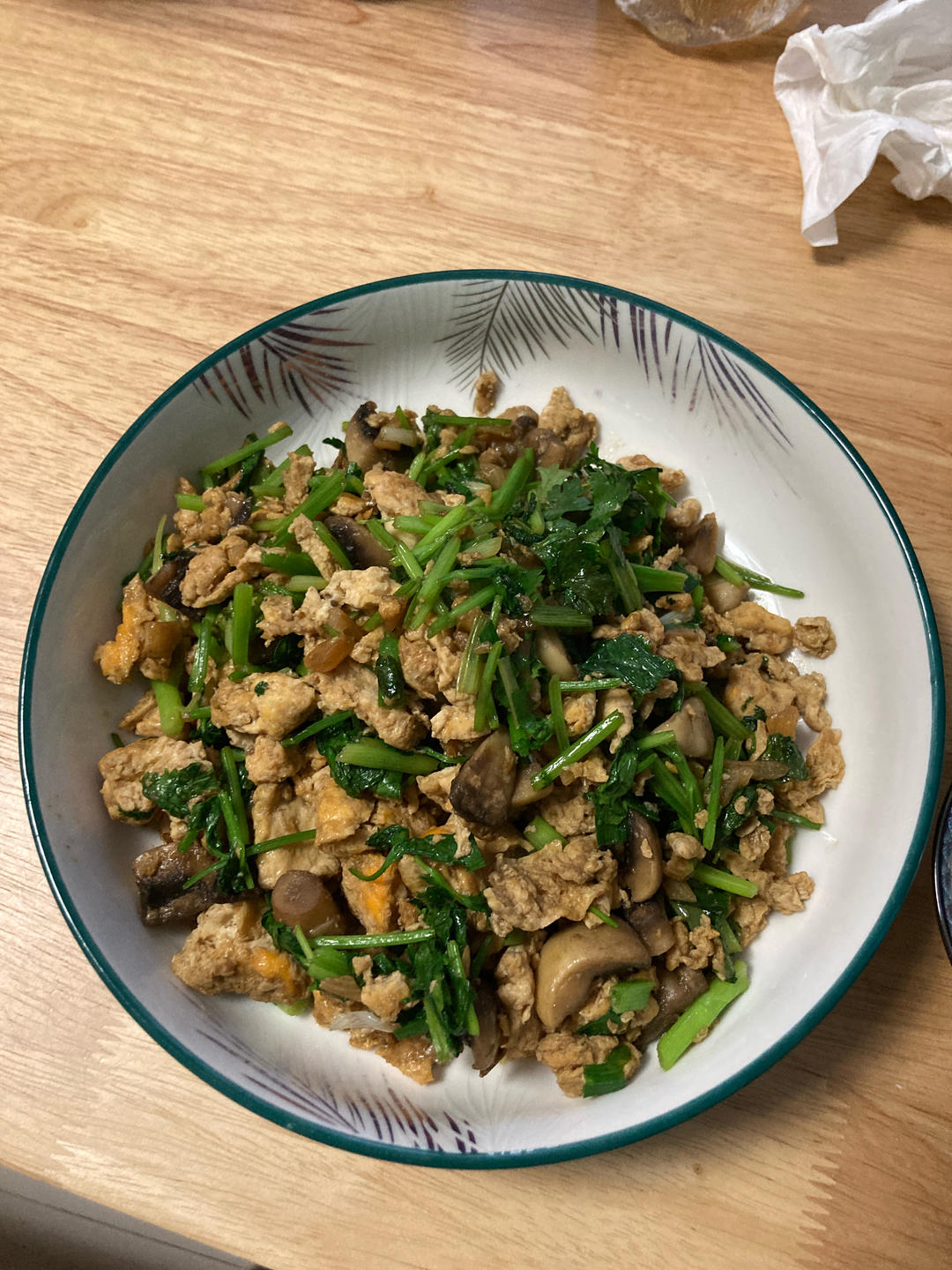 口蘑炒鸡蛋