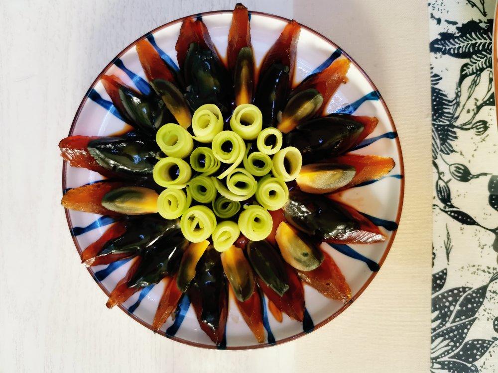 三分钟快手开运年菜黄瓜拌皮蛋