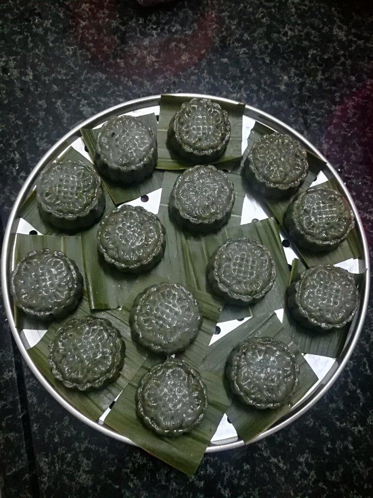 时令点心─清明果，又叫艾草青团，艾糍