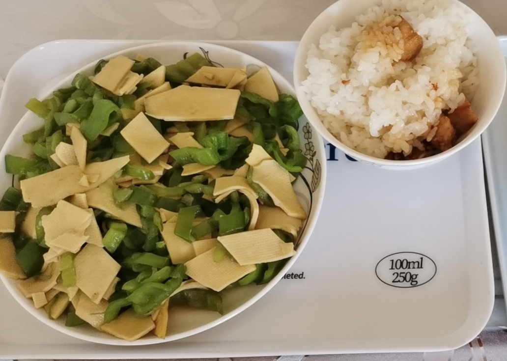 尖椒炒干豆腐
