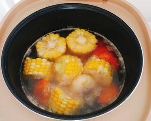 胡萝卜玉米排骨汤（电饭煲）的做法 步骤2