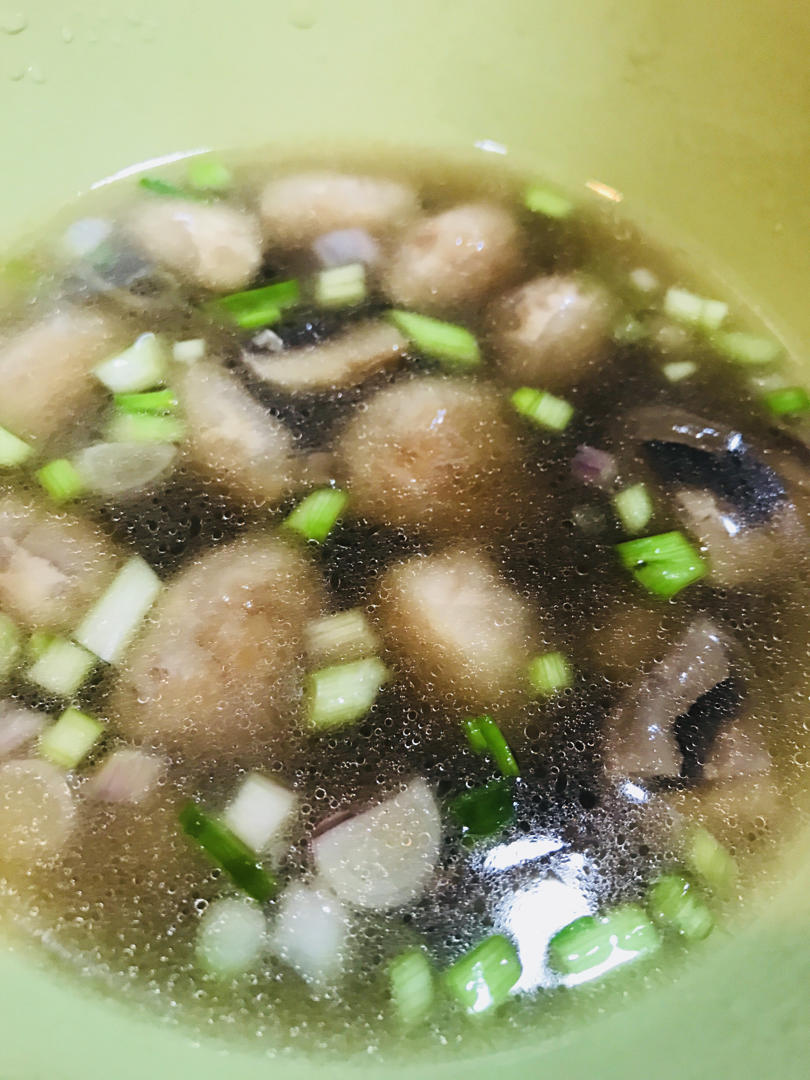 鲜掉眉毛口蘑汤