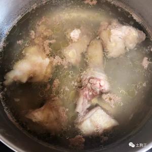 暖身还养胃的猴头菇鸡汤的做法 步骤4