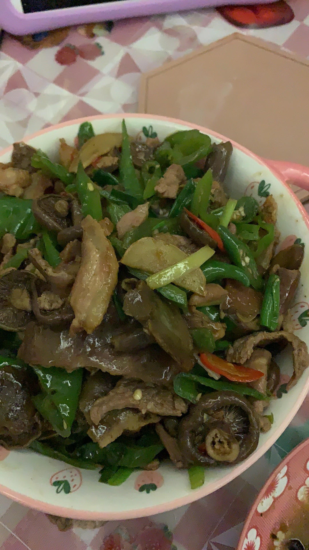 五花肉炒野山菌