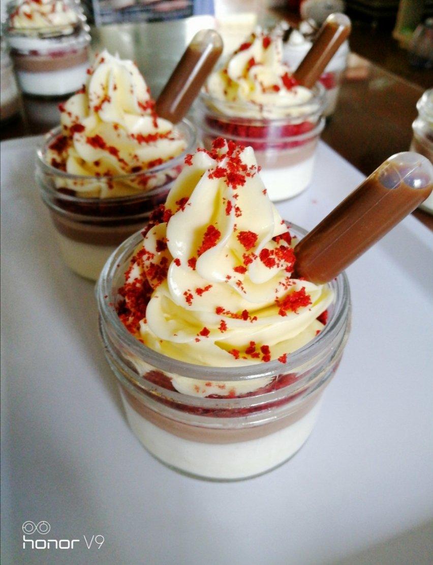 搞怪“蛛蛛”杯子蛋糕