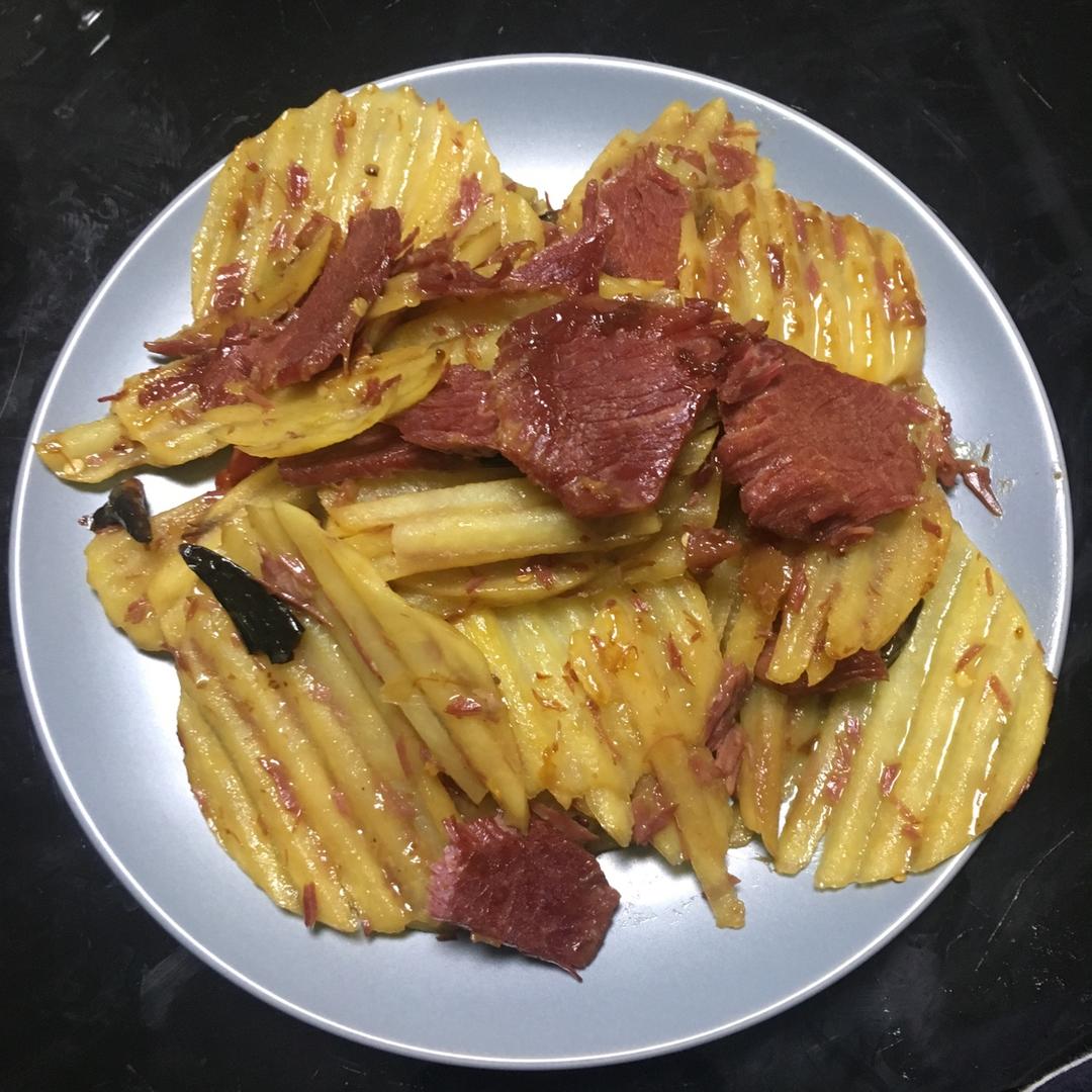 熟牛肉小炒土豆片