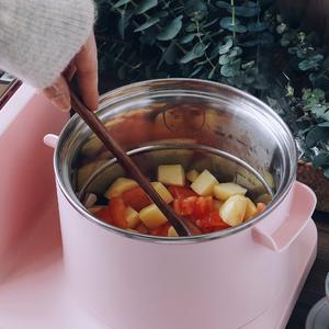 虾仁番茄蔬菜汤➕法棍的做法 步骤2
