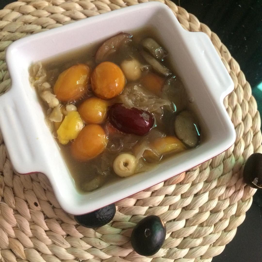 瀛瀛妈咪做的富贵子清补凉苹婆果凤眼果糖水