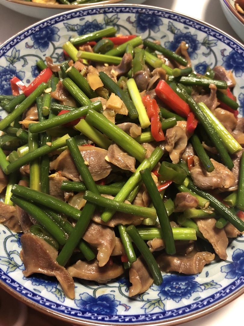 蒜苗炒鸡胗