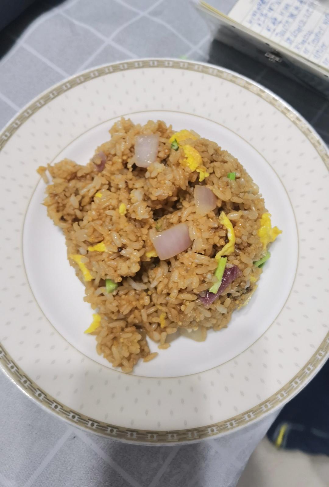 好吃到舔盘的酱油炒饭！