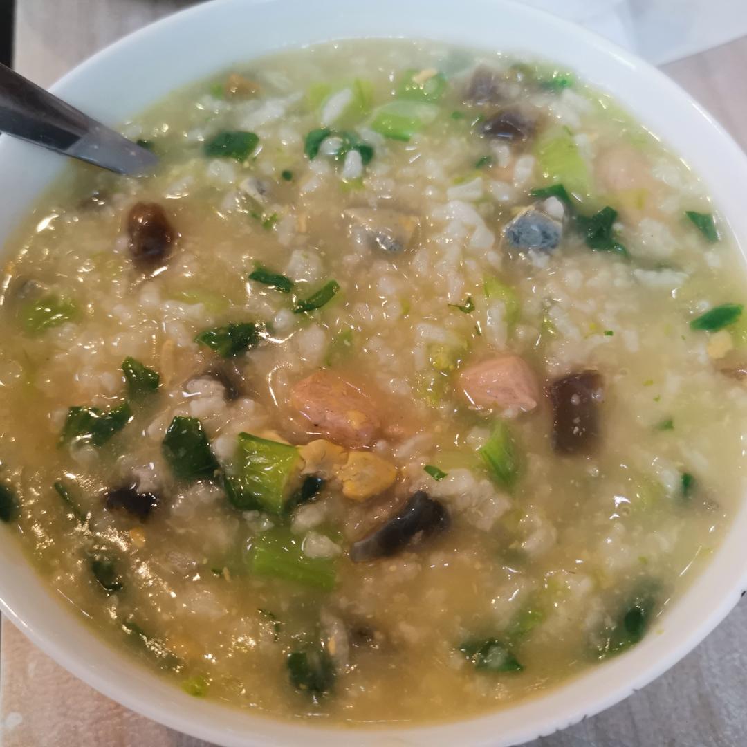 妈妈👩教我做的皮蛋瘦肉粥🥣简单快捷美味😋