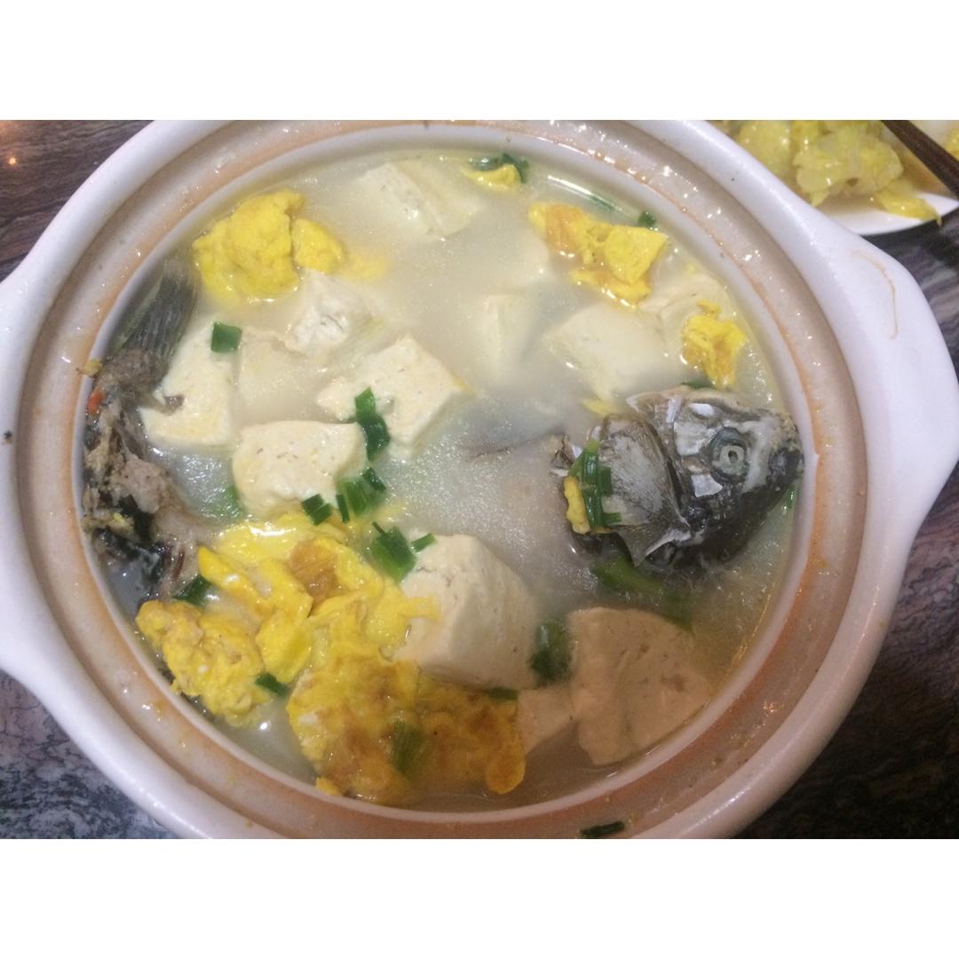 鲫鱼豆腐汤