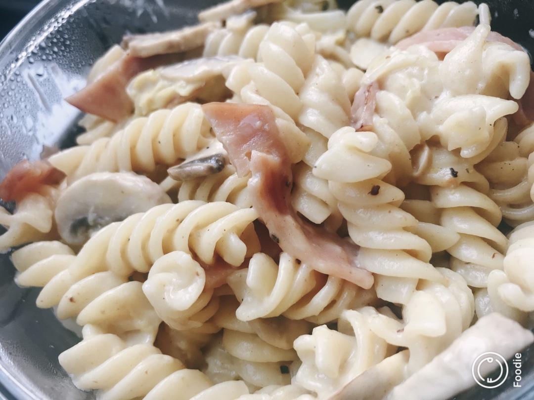 十分钟低脂白酱火腿蔬菜意面