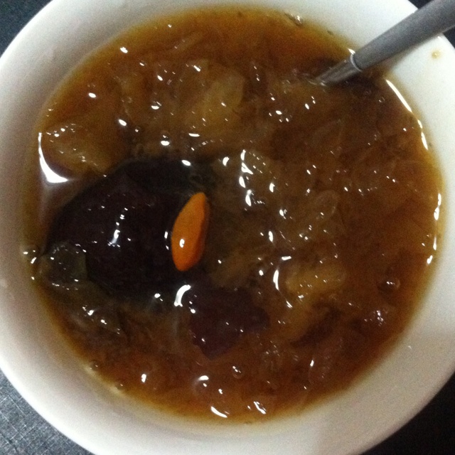 银耳红枣枸杞甜汤