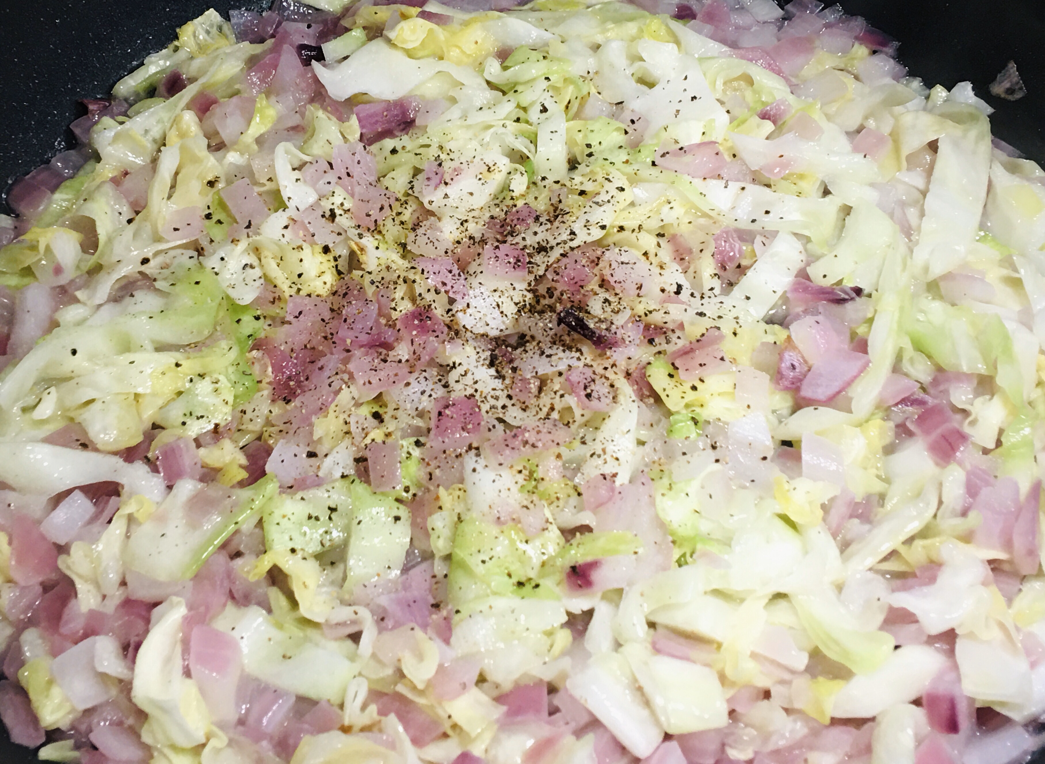 包菜炒紫洋葱的做法