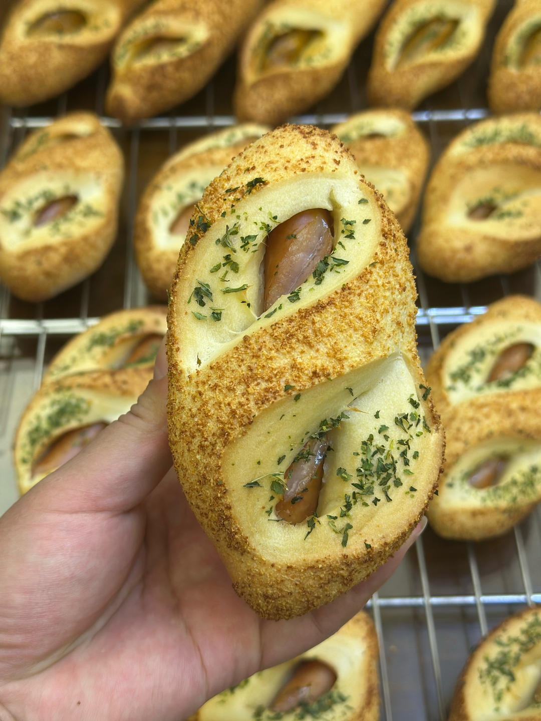 蒜香🧄爆汁德式香肠面包🥖